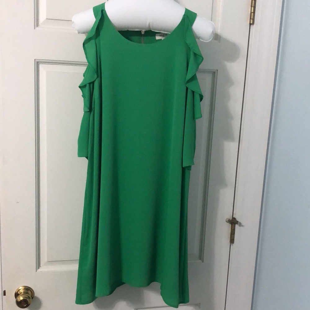 UMGEE Beautiful green cold shoulder high low dress